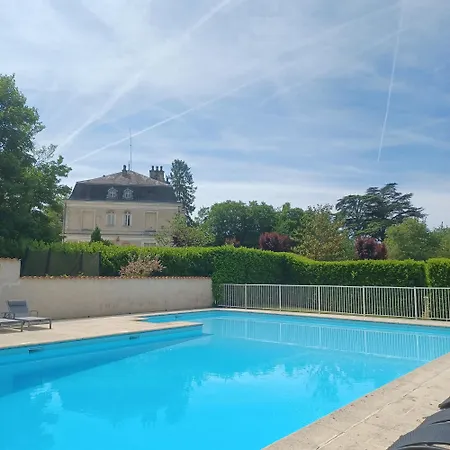 Large 3 Bedroom In The Grounds Of A Chateau Apartment *