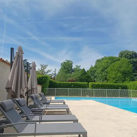 Apartment Large 3 Bedroom In The Grounds Of A Chateau Saint-Paul-Lizonne