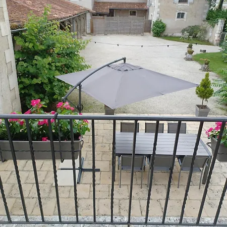 Large 3 Bedroom In The Grounds Of A Chateau *
