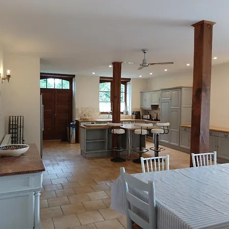 Large 3 Bedroom In The Grounds Of A Chateau Saint-Paul-Lizonne