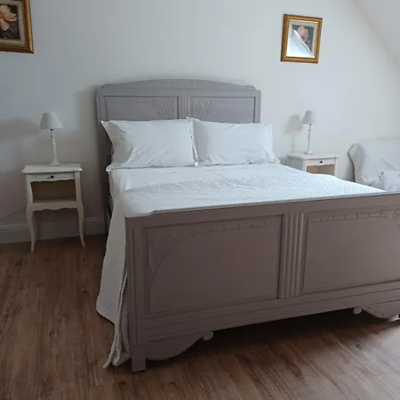 Large 3 Bedroom In The Grounds Of A Chateau * Saint-Paul-Lizonne