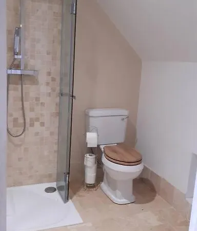 Large 3 Bedroom In The Grounds Of A Chateau *