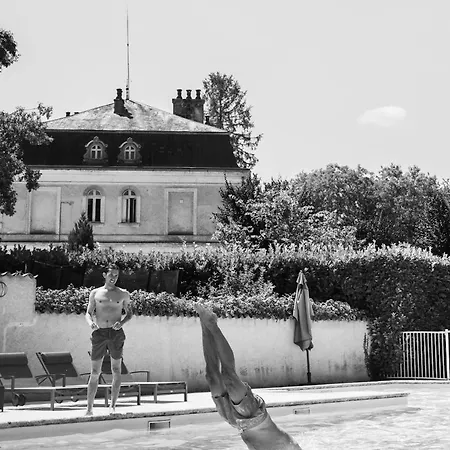 Large 3 Bedroom In The Grounds Of A Chateau Apartment Saint-Paul-Lizonne